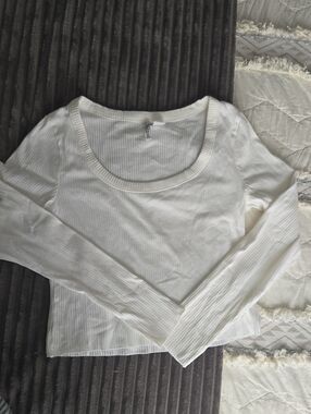 NWOT H&M White Ribbed Long Sleeve Scoop Neck Top